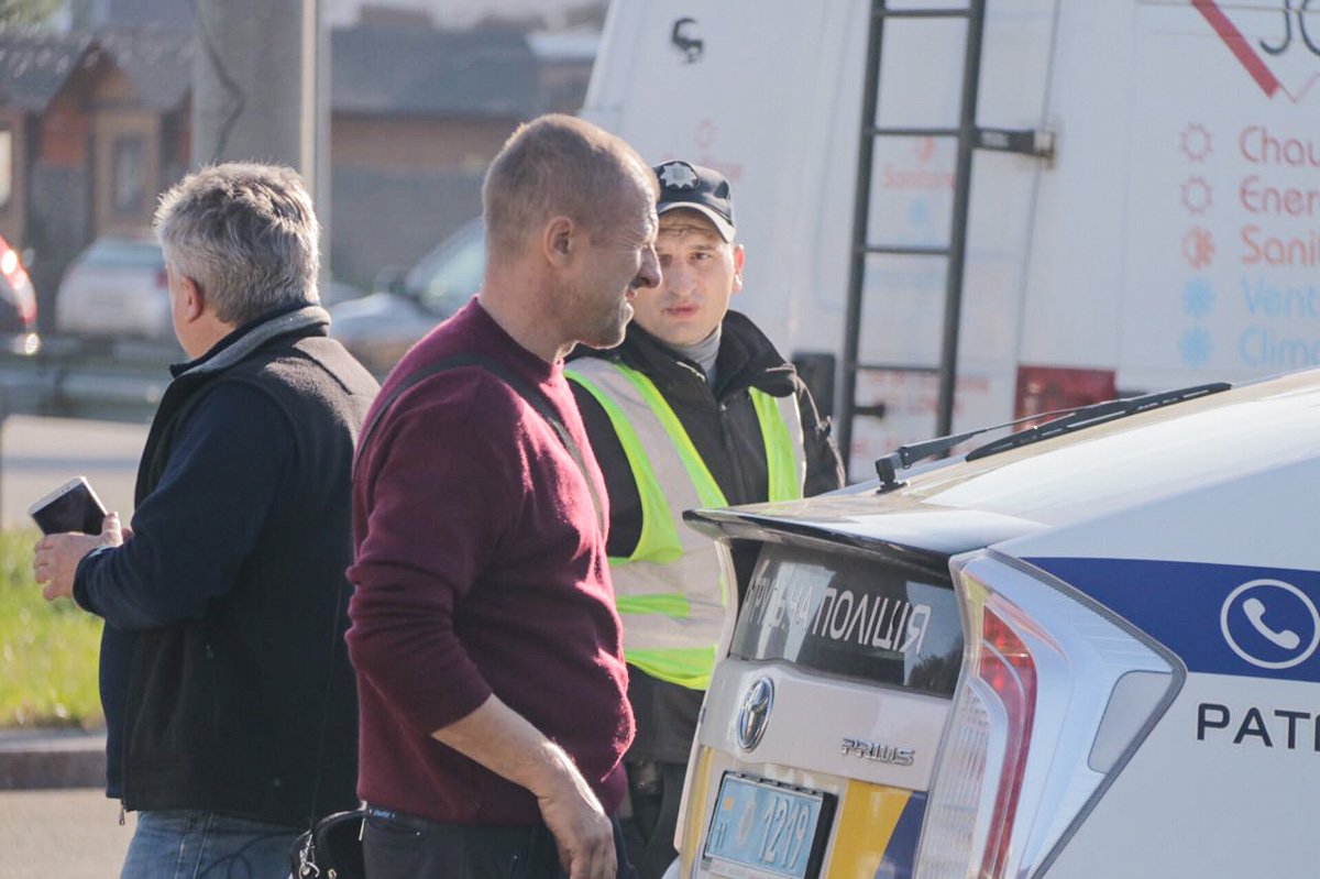 На месте работал экипаж патрульной полиции