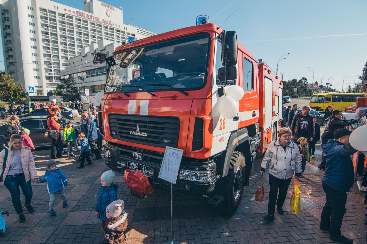 Фестиваль начался в 11:00 и закончился около 16:00 Фестиваль начался в 11:00 и закончился около 16:00