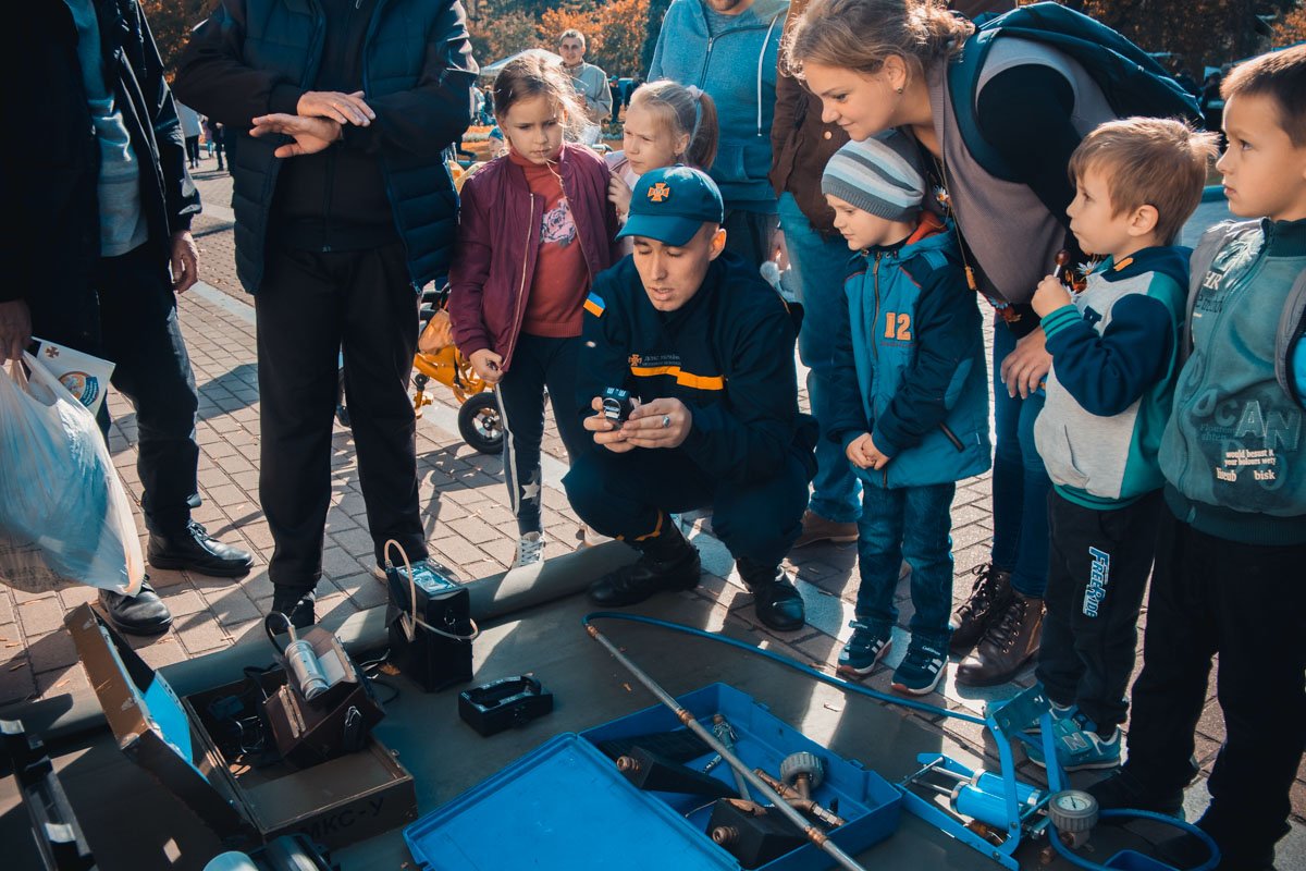 Детям рассказывали об устройстве спецтехники Детям рассказывали об устройстве спецтехники