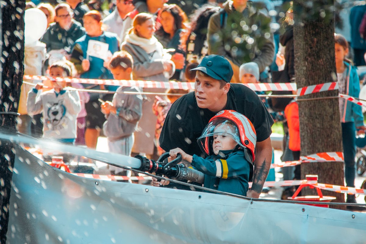 Каждый ребенок имел возможность почувствовать себя настоящим пожарным Каждый ребенок имел возможность почувствовать себя настоящим пожарным