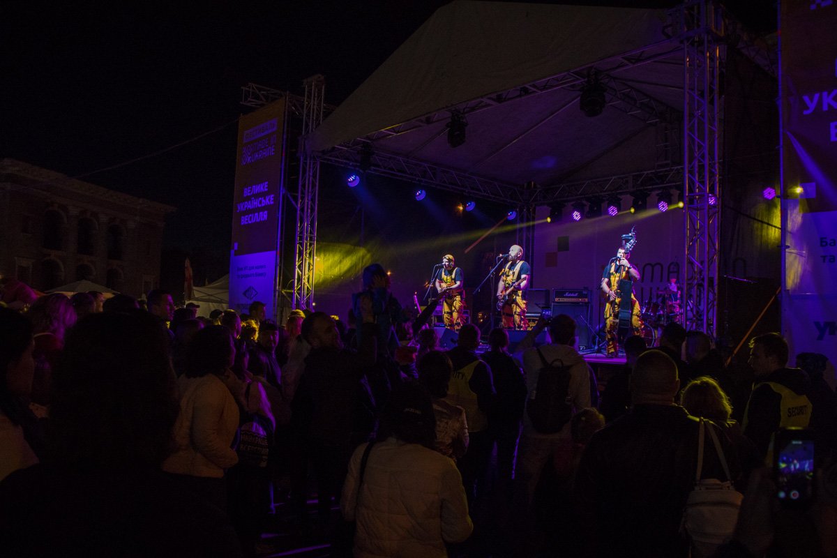 Вечером гостей ожидал концерт от украинских исполнителей
