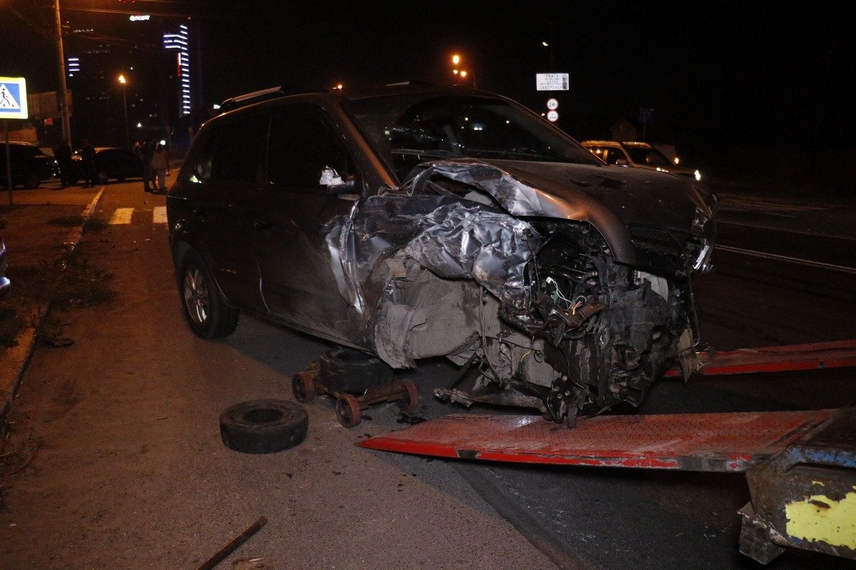 На Столичном шоссе столкнулись три автомобиля