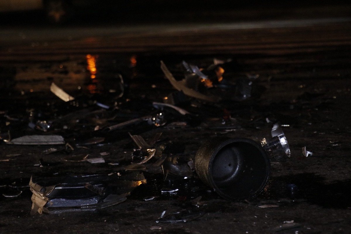 Предварительно, девушка-пешехода выбежала перед Volkswagen