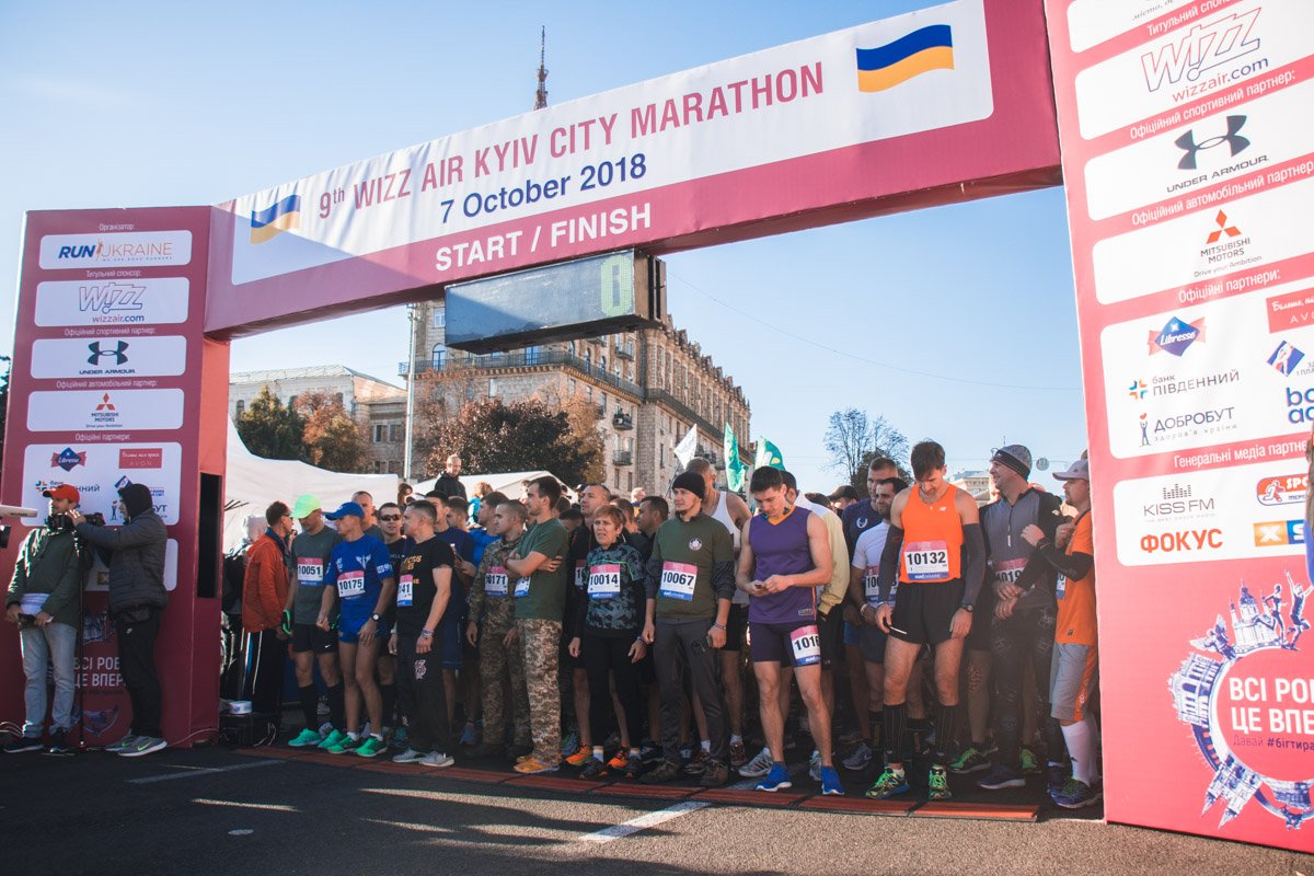 Участники наблюдают за обратным отсчетом Участники наблюдают за обратным отсчетом
