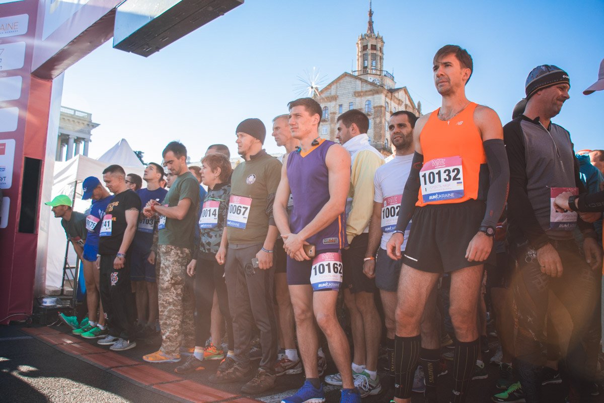 В марафоне принимали участие люди разных возрастов и национальностей В марафоне принимали участие люди разных возрастов и национальностей