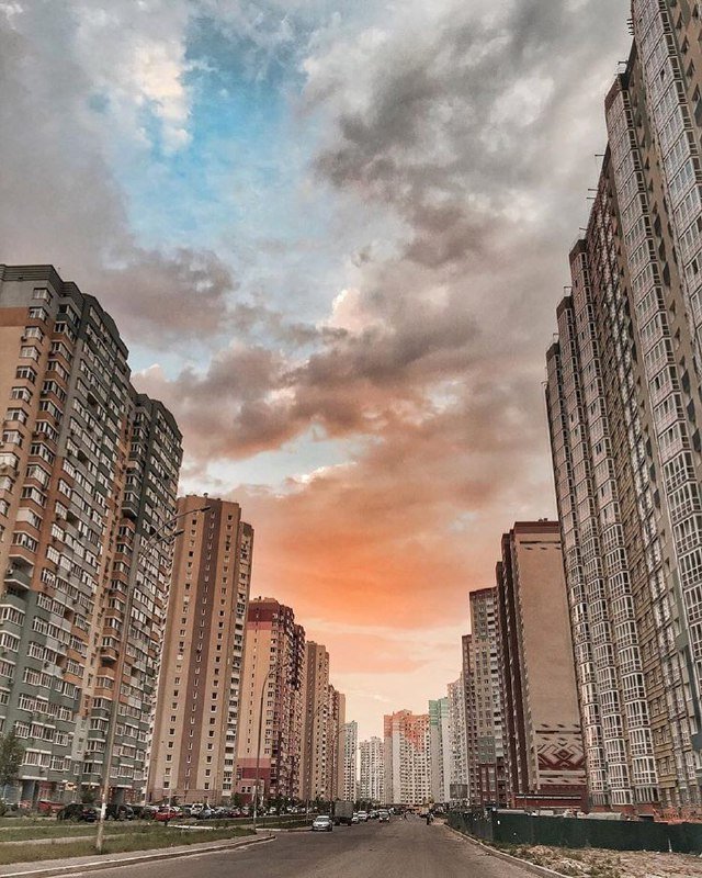 Зефирное небо над Осокорками. Фото:@ptichaoks