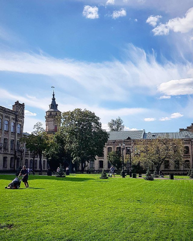 Последние солнечные деньки в столице. Фото: @i1207i