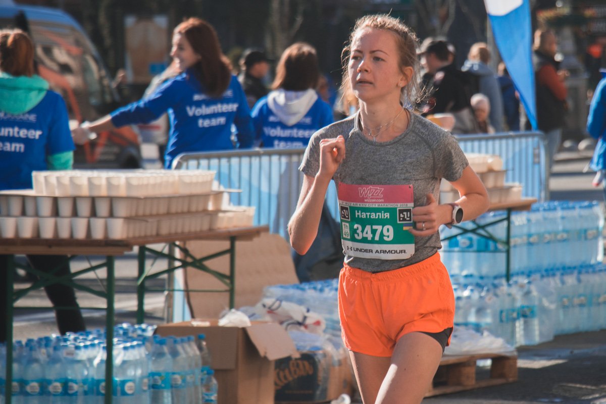 Марафонцы долго и кропотливо готовились к забегу Марафонцы долго и кропотливо готовились к забегу