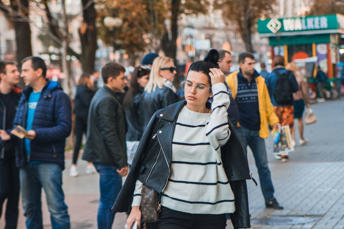 Торопится, размышляя о планах на неделю 