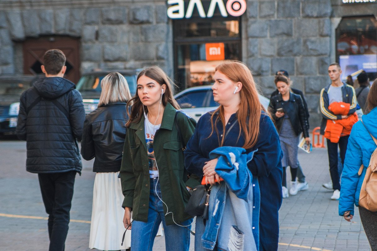 Задумчивый и серьезный вид в ожидании понедельника