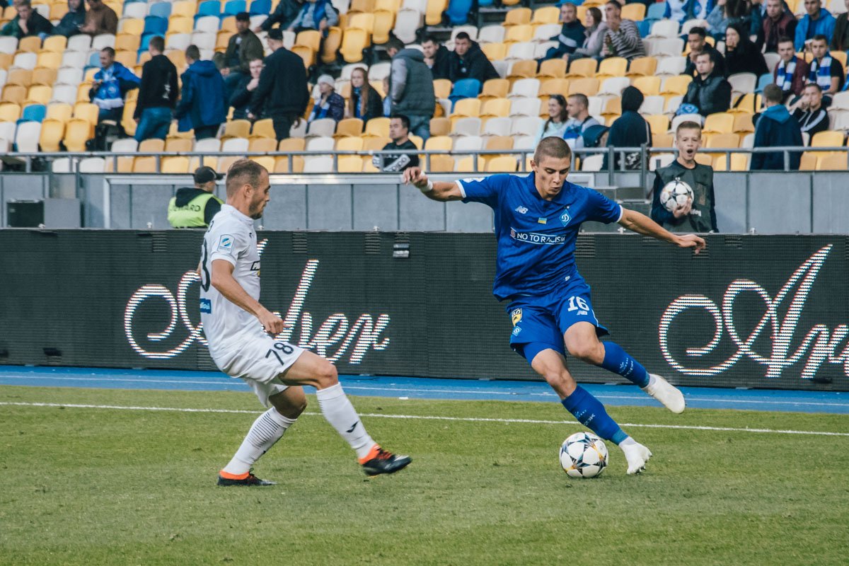 Болбою на заднем фоне было скучновато Болбою на заднем фоне было скучновато