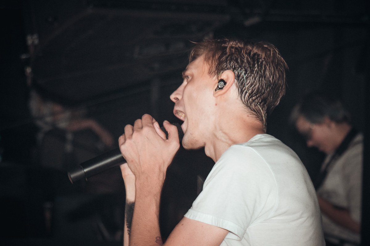 Говорили, что Владимир на выступлении в Днепре сорвал голос. Но на концерте в Киеве этого не заметили 