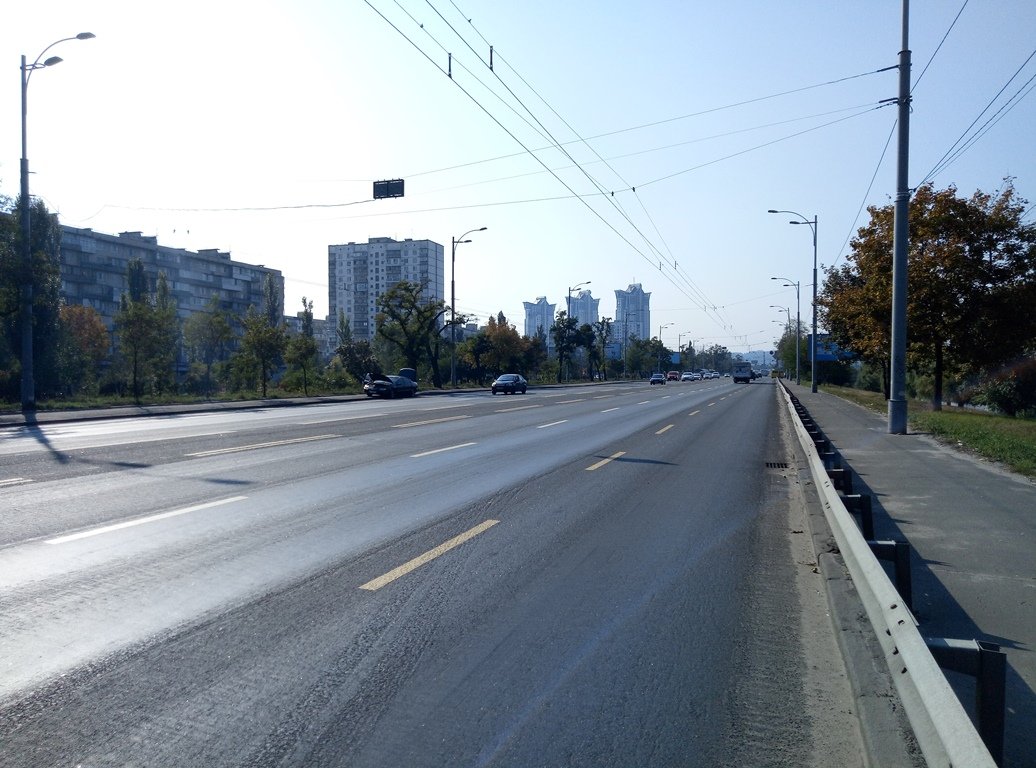 Около 12:40 в понедельник 8 октября туалеты убрали с проезжей части Около 12:40 в понедельник 8 октября туалеты убрали с проезжей части