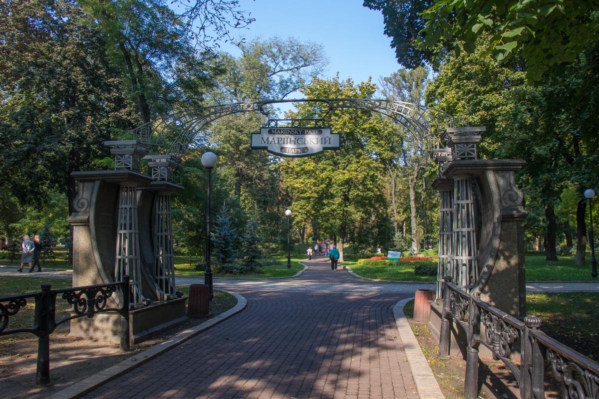 Совершив преступление, злоумышленники скрылись в Мариинском парке