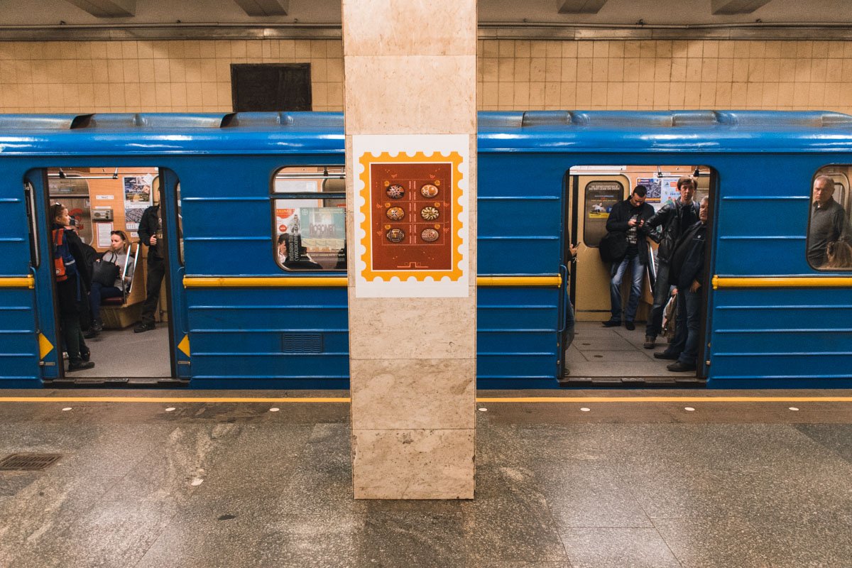 Теперь ожидание поезда в метро стало не таким грустным и скучным