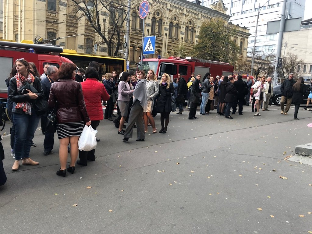 Эвакуация людей продолжалась, пока статус вызова не подтвердили, как ложный