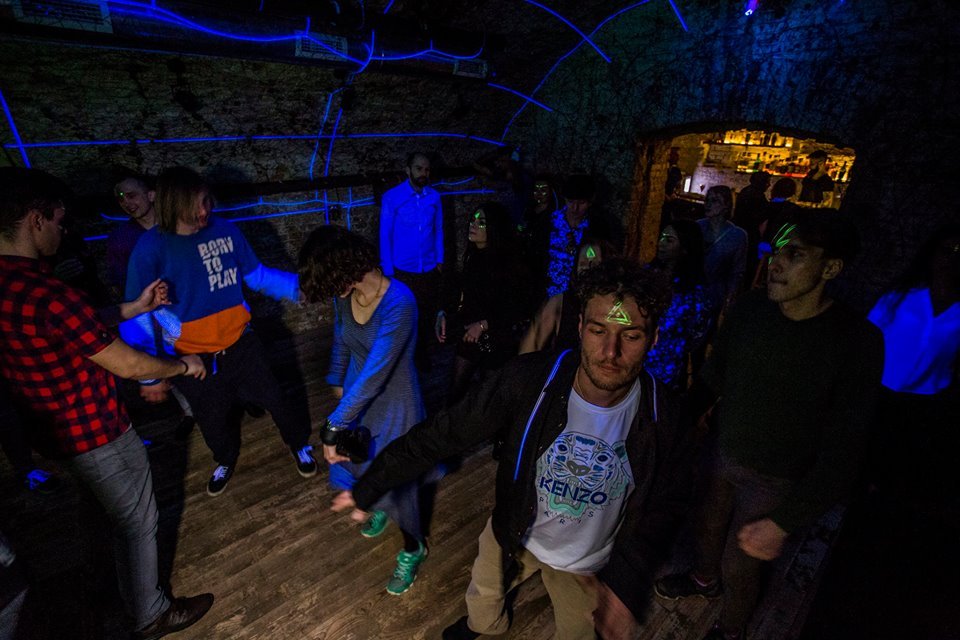 Дом – место, где можно посидеть с друзьями вне зависимости от времени суток