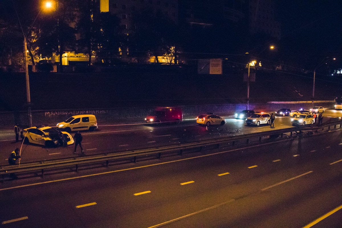 В ночь на 9 октября на проспекте Победы столкнулись Volkswagen и полицейская Toyota