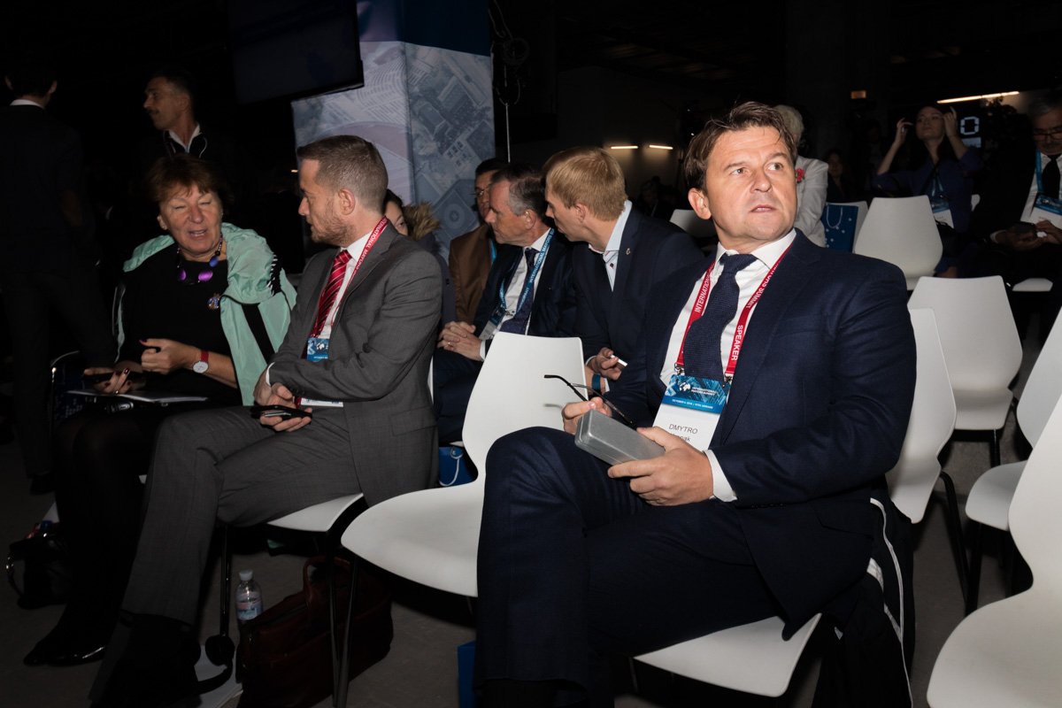 Саммит проходит без Виталия Кличко и Владимира Гройсмана