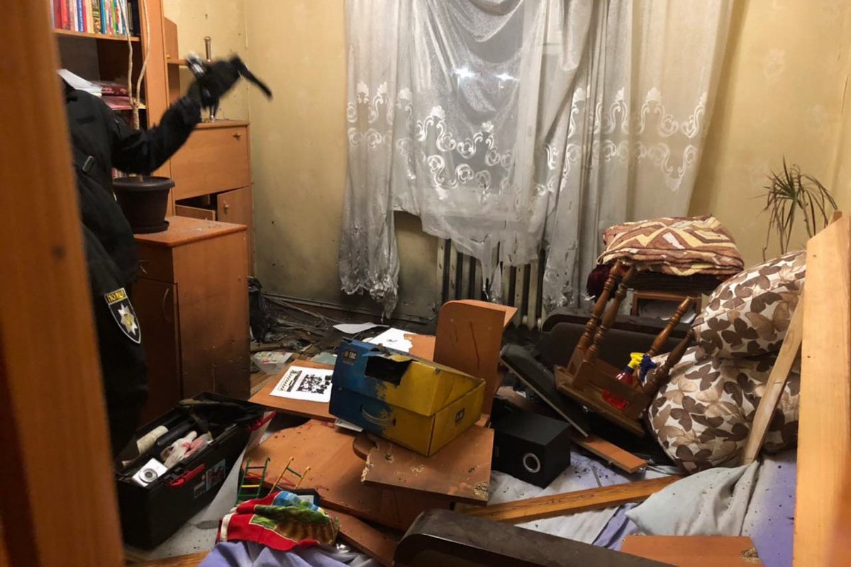 Взрыв прогремел в комнате, где живет активист, но в момент детонации устройства там был отец Мазура