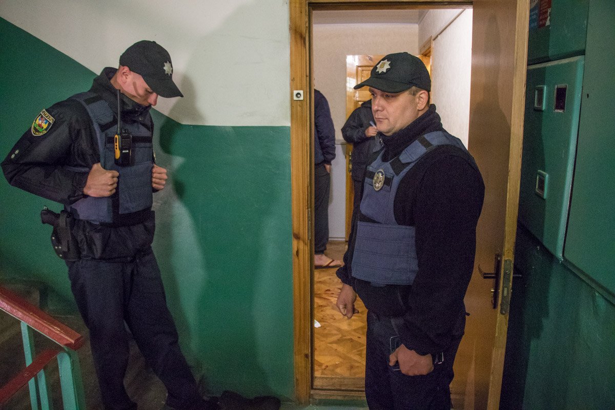 В квартире работали взрывотехники и следственно-оперативная группа