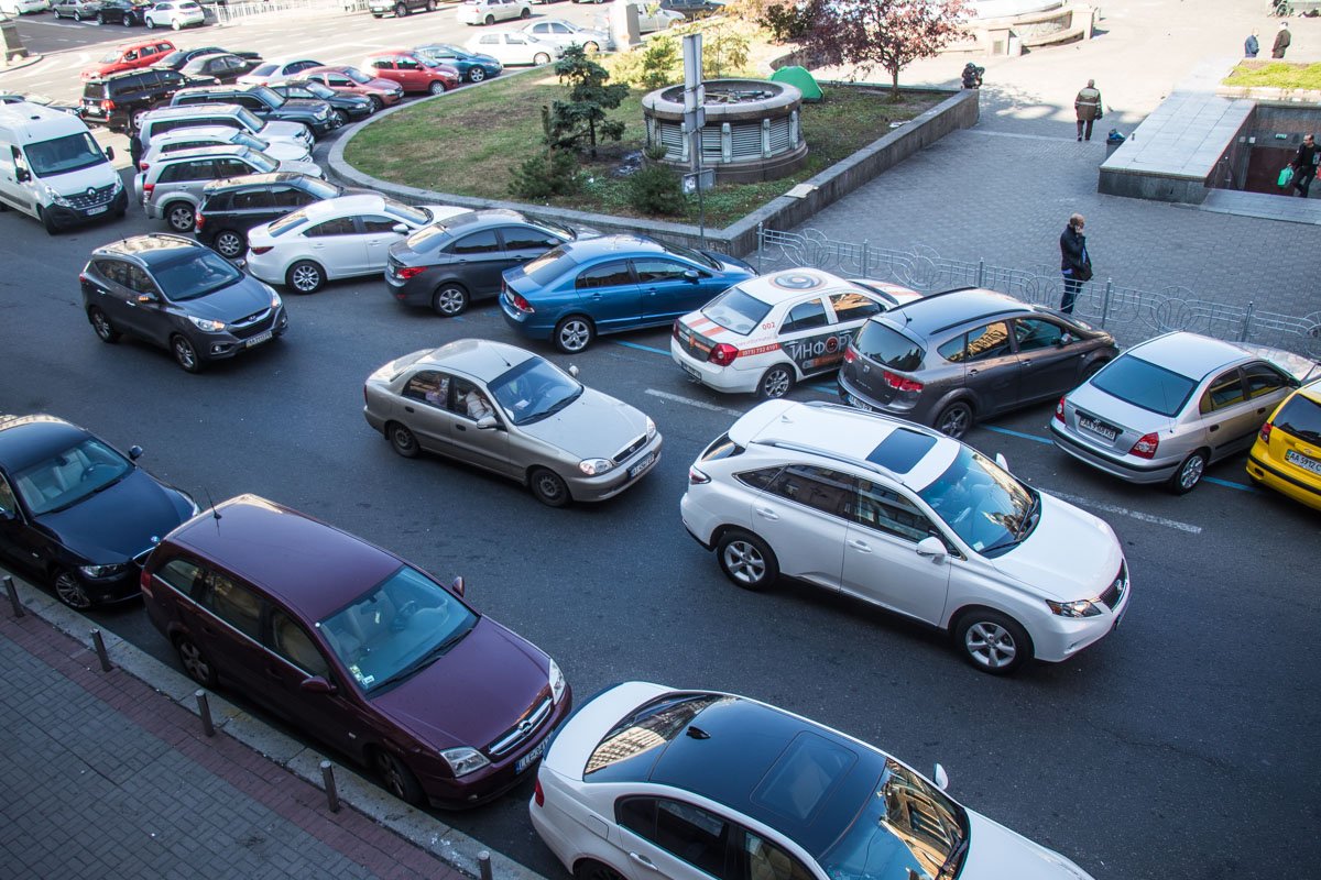 От бульвара Шевченко выстроилась пробка От бульвара Шевченко выстроилась пробка