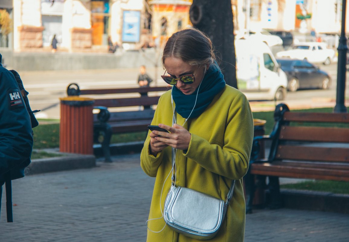 Телефон сообщает, что сегодня на улице тепло