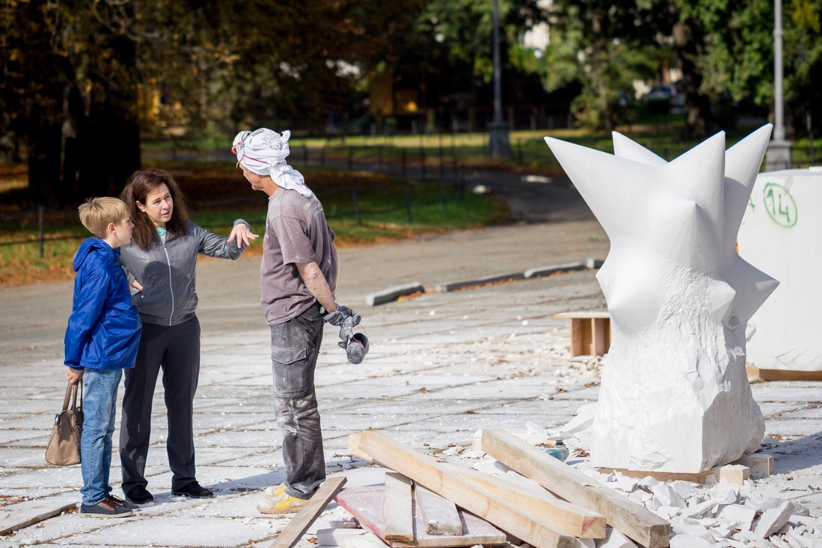 Джо Клей общается с посетителями 