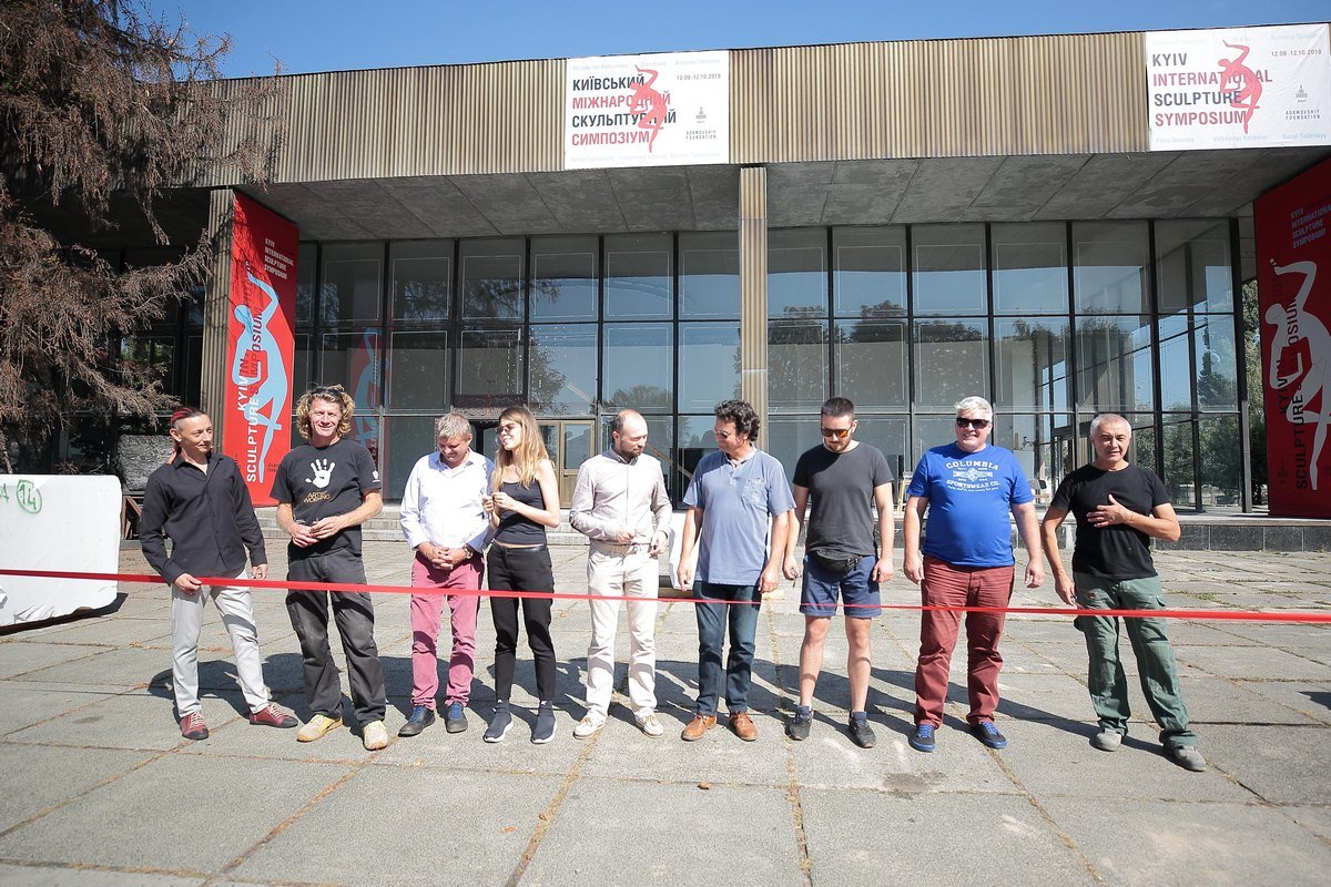 В течение месяца в Киеве проходит скульптурный симпозиум