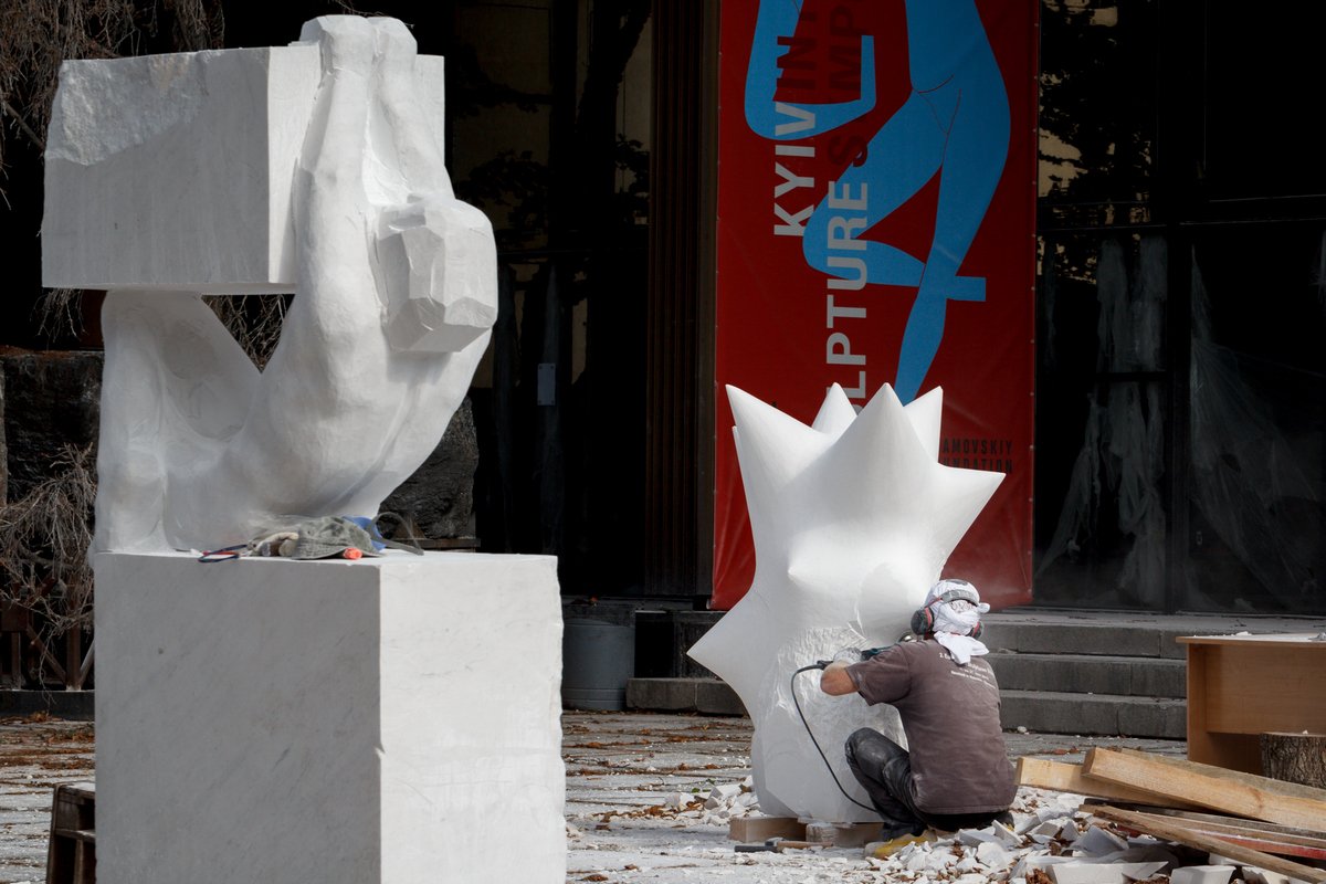 Авангардные скульптуры временно передадут в частные коллекции