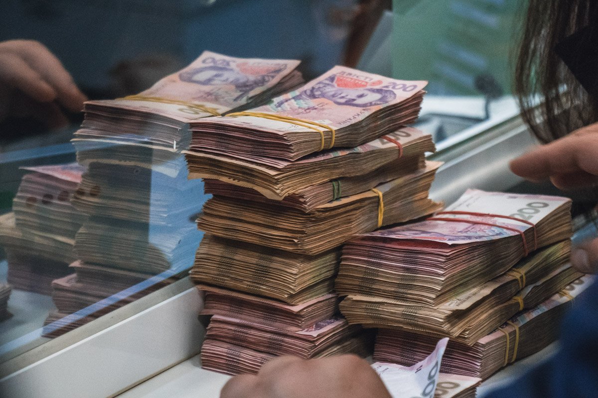 Политики, музыканты и спортсмены собрали сумму более 500 тысяч гривен