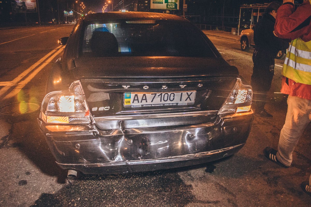 От столкновения водитель ударился головой в лобовое стекло