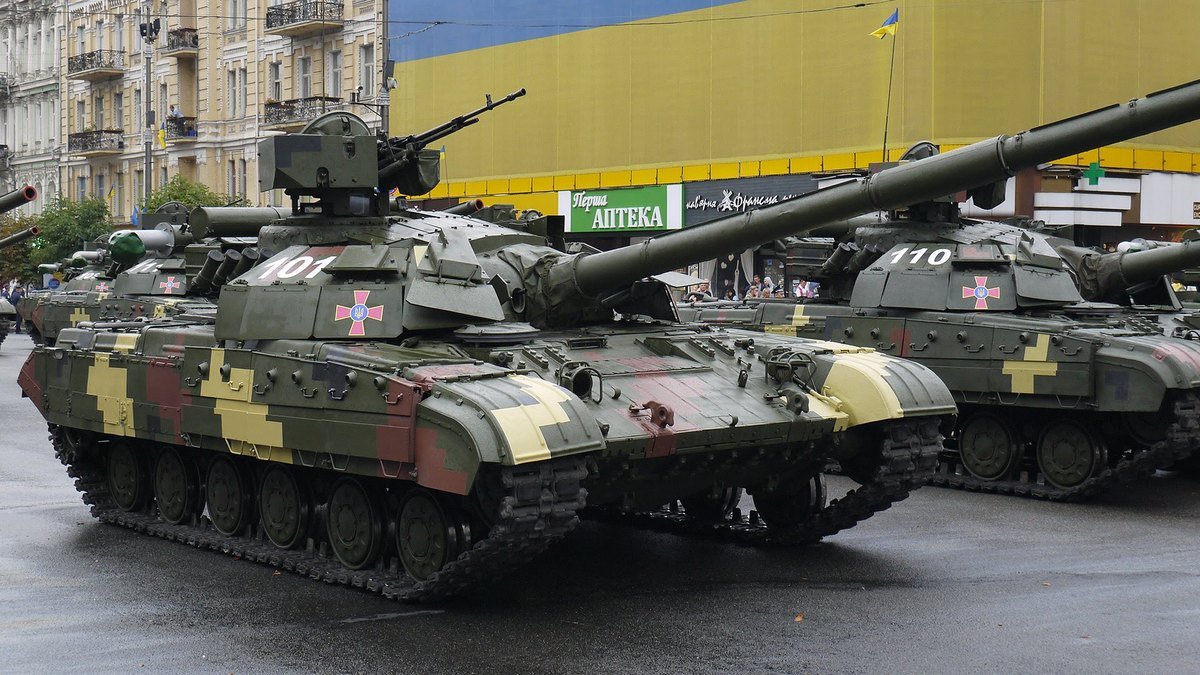 Выставка военной техники продлится до 15 октября