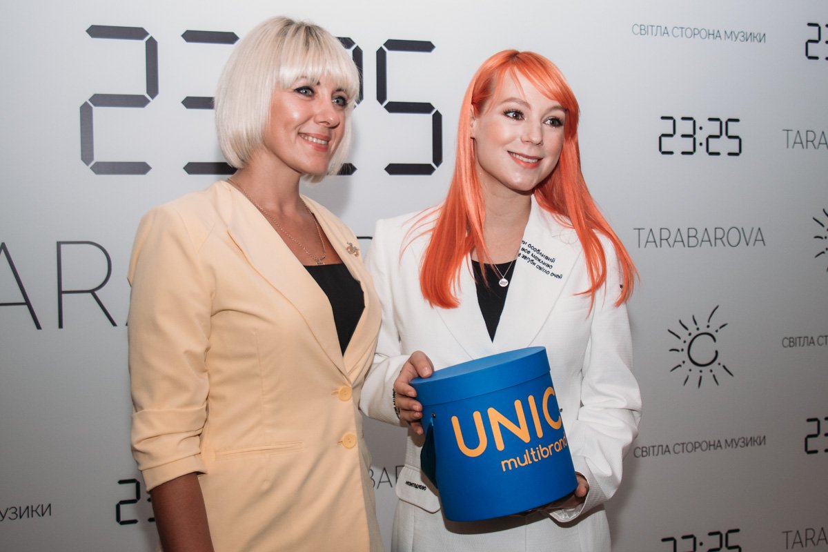 UNICE, с которыми сотрудничает певица, тоже пришли поздравить девушку с релизом