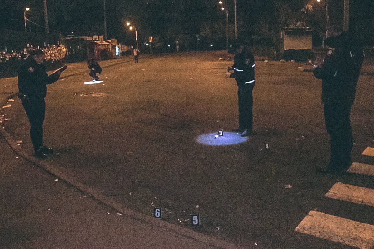 Один мужчина получил сильные травмы, потерял много крови, другой пострадал меньше Один мужчина получил сильные травмы, потерял много крови, другой пострадал меньше