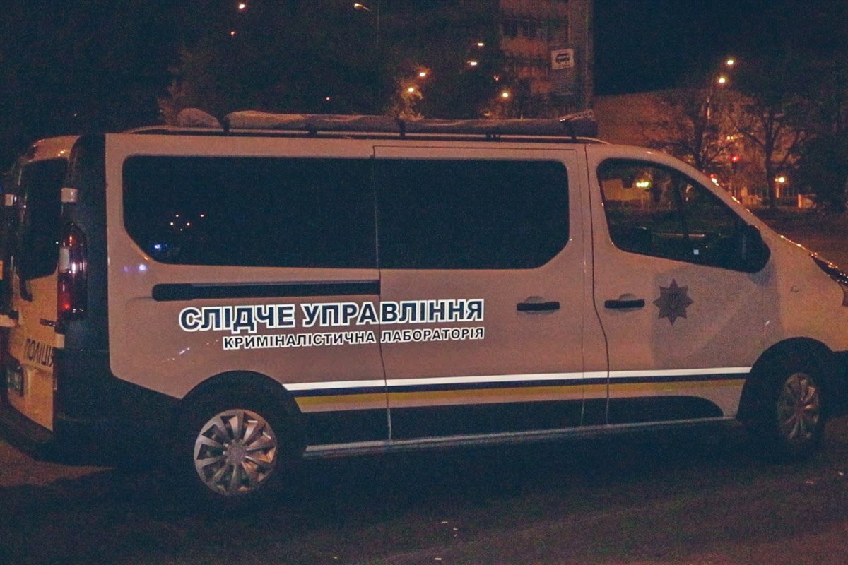 На месте происшествия работали следственно-оперативная группа и криминалисты На месте происшествия работали следственно-оперативная группа и криминалисты