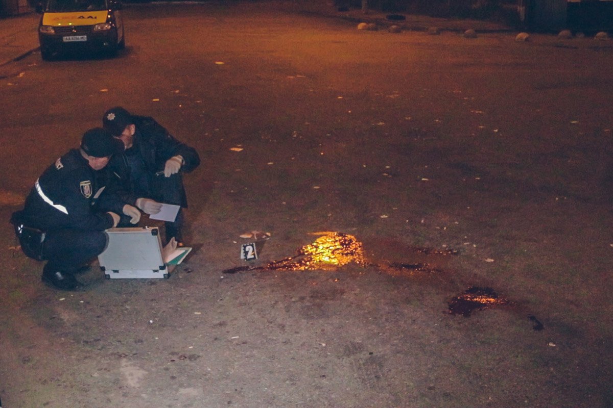 Нападавших было около пяти человек. Они скрылись, уехав на автомобиле ВАЗ Нападавших было около пяти человек. Они скрылись, уехав на автомобиле ВАЗ