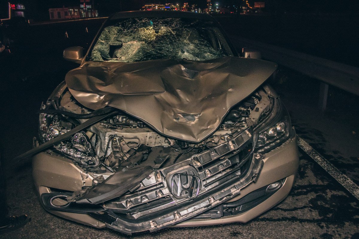 Удар был такой силы, что мужчин отбросило на несколько метров