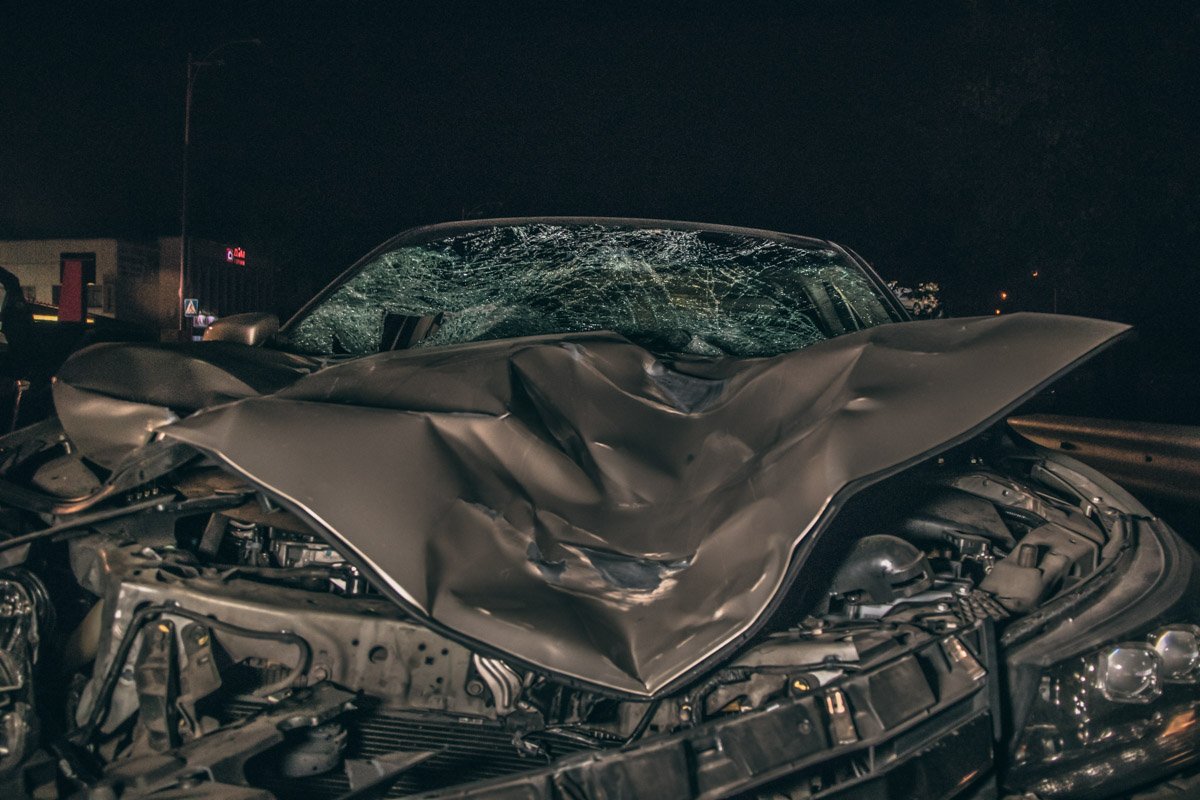 От удара серьезные повреждения получил автомобиль Honda