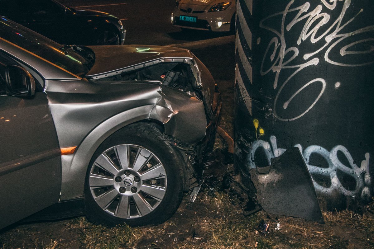 Чтобы избежать столкновения, водитель "немца" затормозил и направил машину на обочину