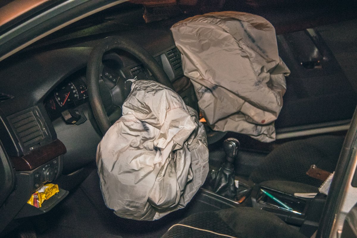 Мужчин спасли вовремя сработавшие подушки безопасности