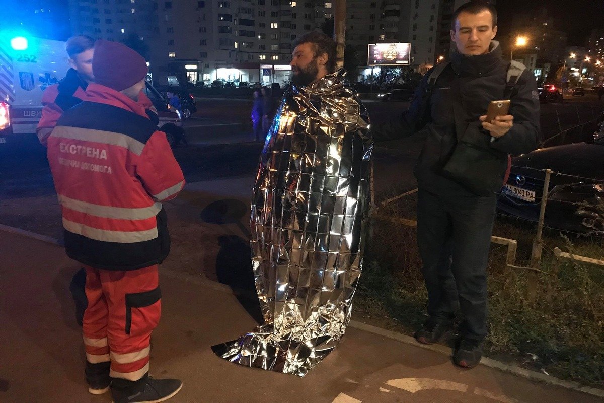 Мужчина вел себя неадекватно, нецензурно выражался и даже применял рукоприкладство Мужчина вел себя неадекватно, нецензурно выражался и даже применял рукоприкладство