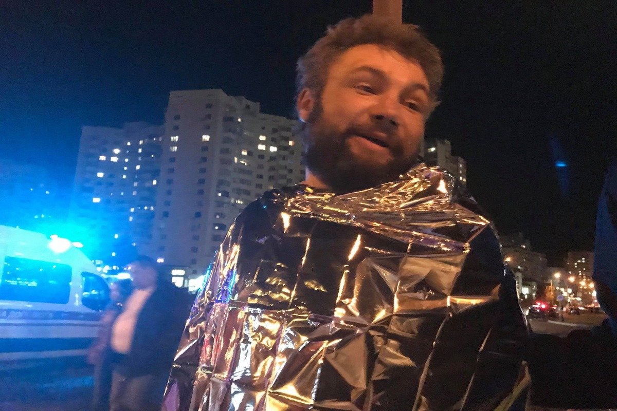 Медики посоветовали обернуть его в термопленку, чтобы хоть как-то избежать переохлаждения Медики посоветовали обернуть его в термопленку, чтобы хоть как-то избежать переохлаждения