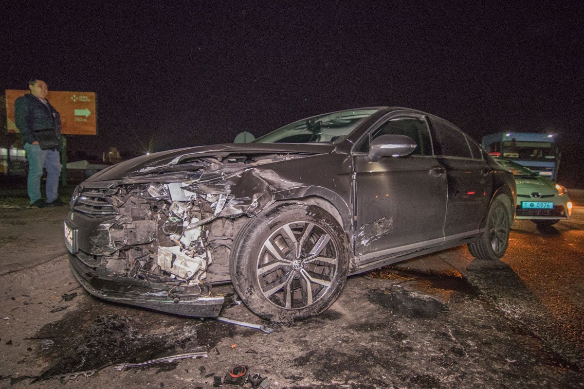 На Большой Окружной произошло лобовое ДТП с участием двух автомобилей: Volkswagen Golf и Volkswagen Passat