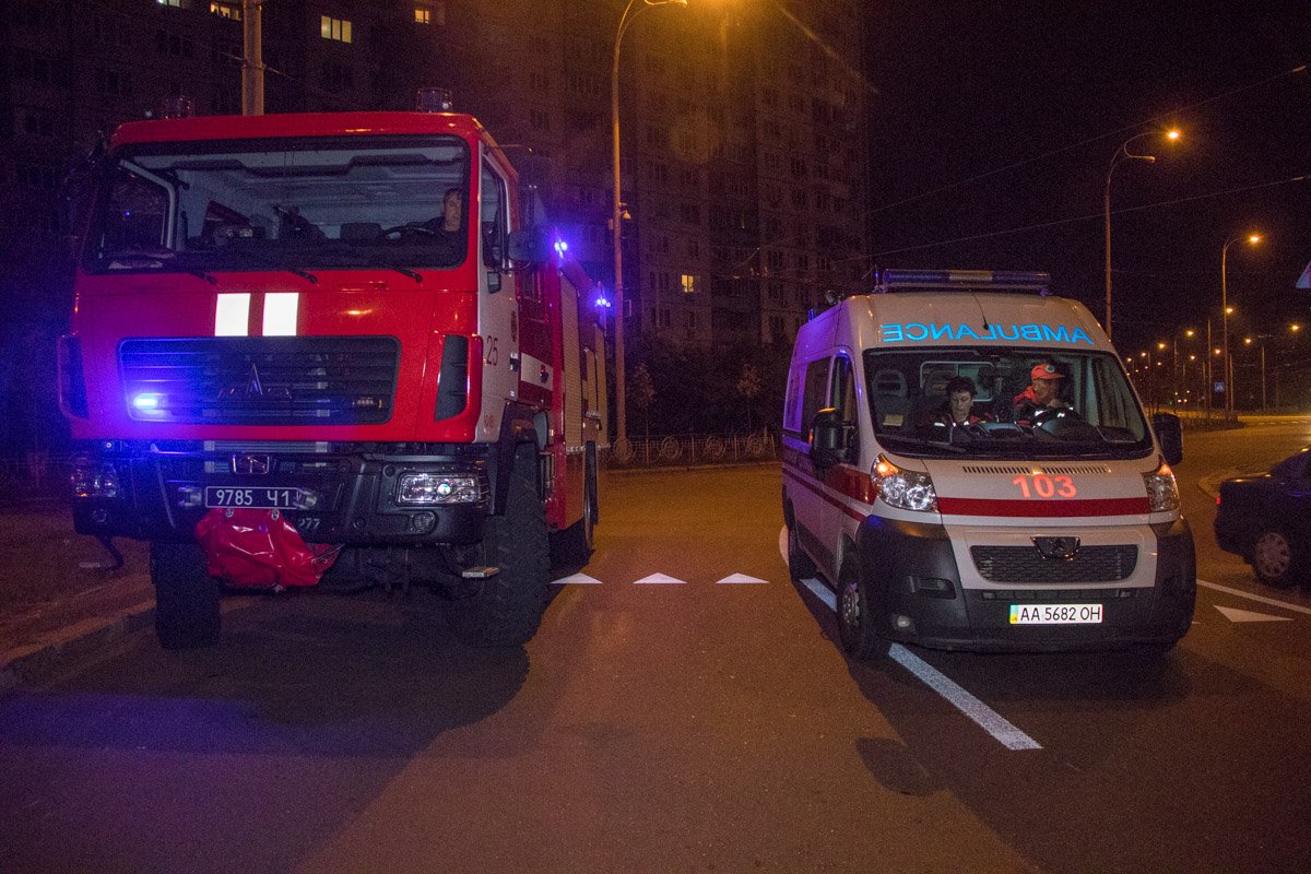 Проезжавшие рядом водители не смогли оказать помощь в тушении