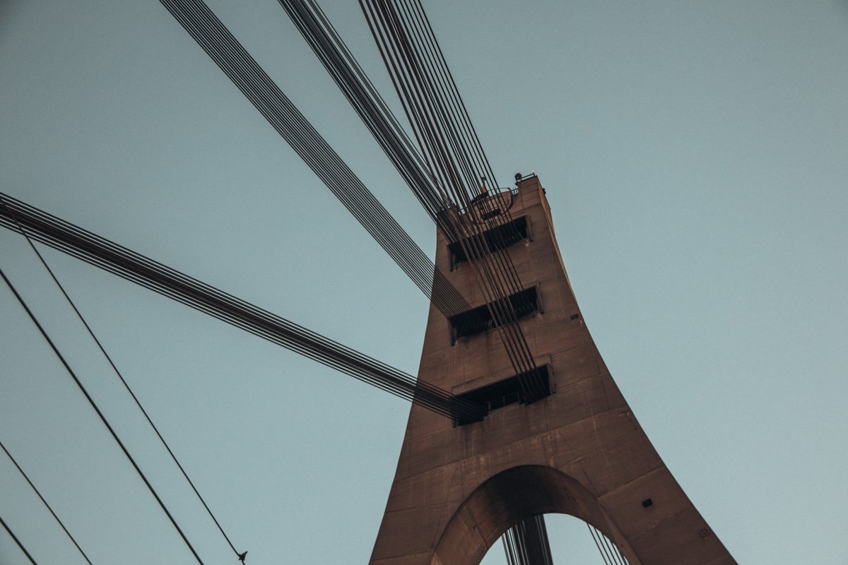 Рано утром есть возможность полюбоваться лаконичностью деталей 