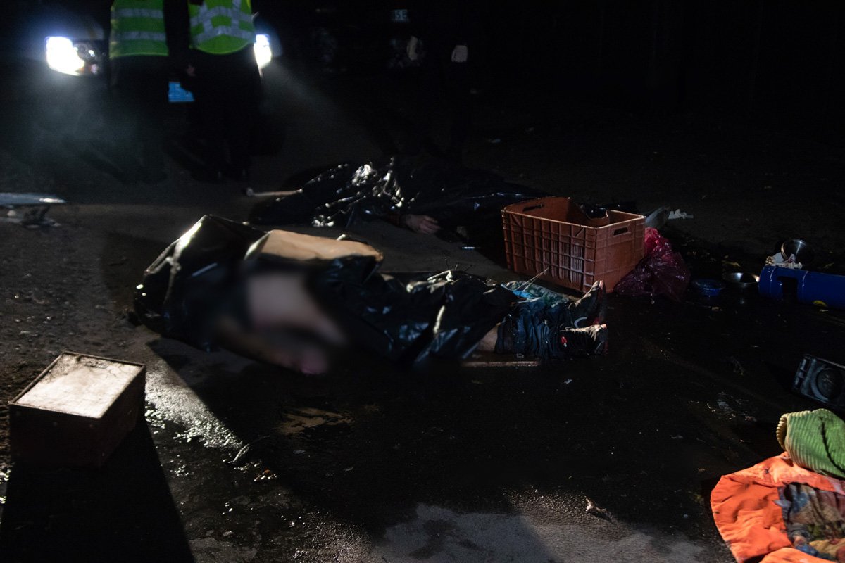 К сожалению, двое мужчин, которые находились в гараже, задохнулись К сожалению, двое мужчин, которые находились в гараже, задохнулись