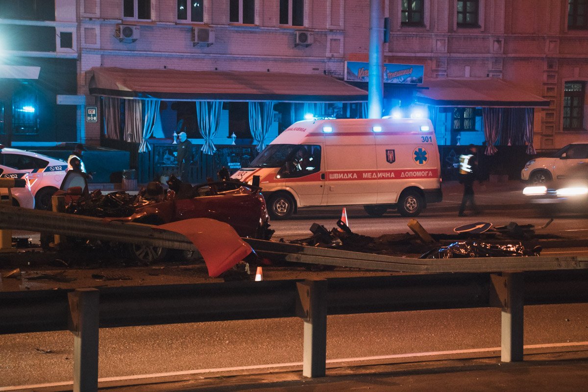 На заднем сидении находилось трое парней: один из них был госпитализирован в БСП с сотрясением мозга