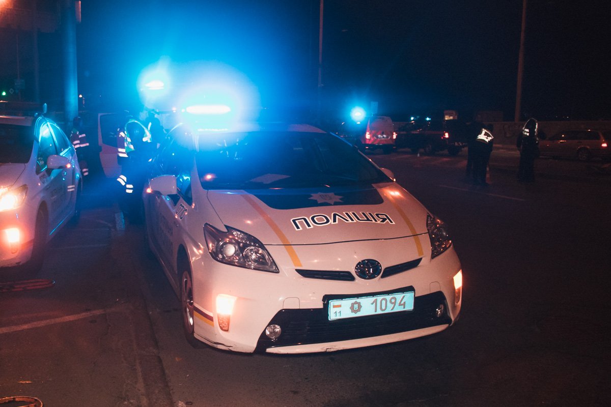 На месте работали патрульная полиция, следственно-оперативная группа и бригада медиков