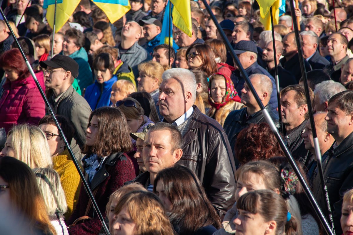 В центр Киева пришли около тысячи человек